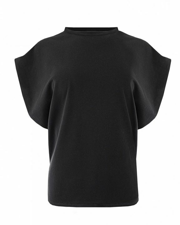 Atelier35pl's tweet photo. Nasze T-shirty z poduszkami na ramionach są dostępne w trzech kolorach https://t.co/BQ3Bm3AOSH