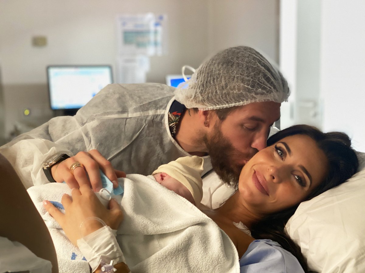 SergioRamos's tweet photo. Inmensamente felices de poder presentaros a Máximo Adriano.
Ha nacido a las 18:56 h y ha pesado 3,270 kg.
Mamá y bebé están perfectos. 
@PilarRubio_, siempre orgulloso de ti, mi vida.
¡Te quiero con locura! ❤💜❤ https://t.co/4FXm2eegiI