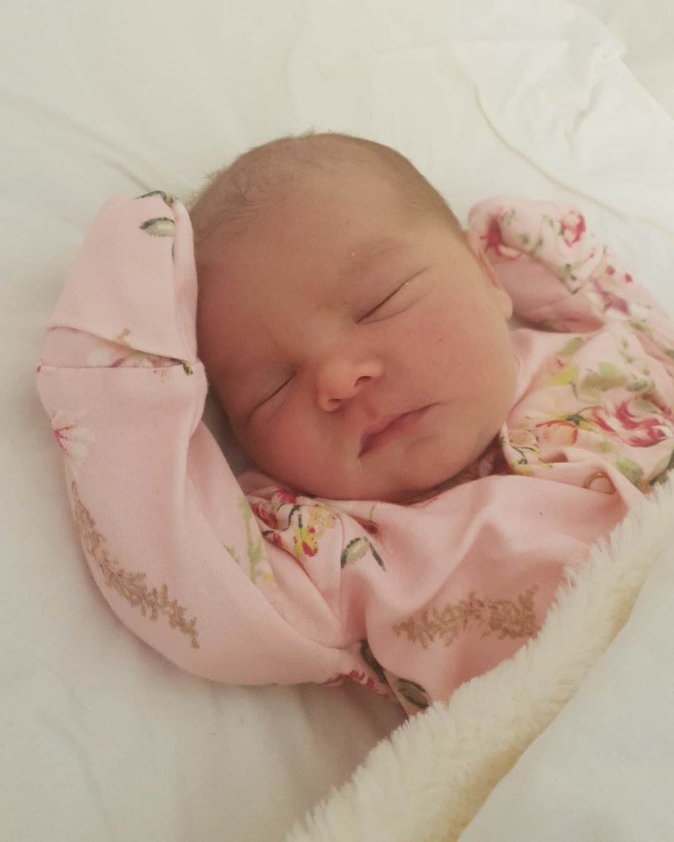 EasyStrands's tweet photo. Welcome to the world, Paris Bleu.
She's finally here! Isn't she beautiful. Is she going to be blonde like Danielle, do you think?
I can't wait to hold her.
How Do You Hold Yours?โข
#newborn #proudmummy #mumsinbusiness #bossbabe
#easystrands #howdoyouholdyours #hairextensions #h https://t.co/Th05X233fi