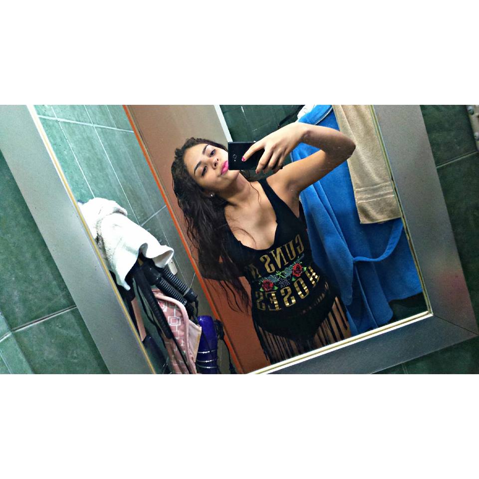 AlejandraRebe14's tweet photo. 🤟🤘 https://t.co/3b79lJxSut