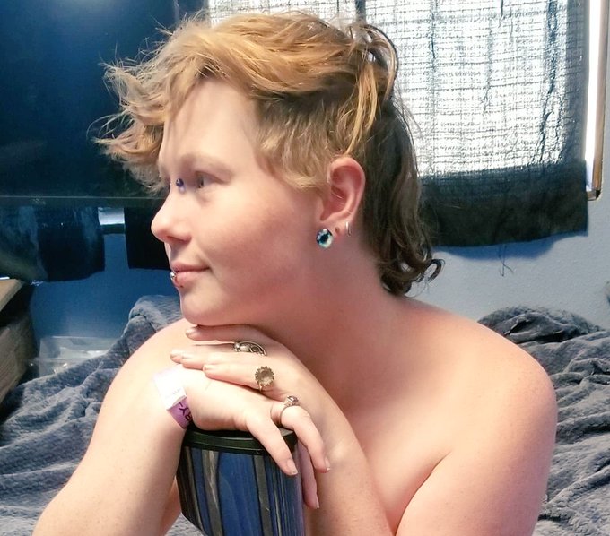 GUYS! who like pinups and who likes guns? expect a few neat thing in the following days on my OF? 
https://t