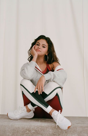 margotsdaya's tweet photo. I think Selena is having a good time due to her birthday party since she didn't post that much¿ but I'm glad she's havin fun ♡
#rareisoutnow https://t.co/O3kRd4ghmZ