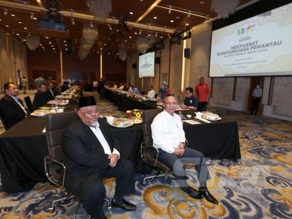khairulfaizi73's tweet photo. Muafakat Nasional Negeri Johor 
@AbdullahHusin_ @Hasni_Johor @mazri_yahya @fauzishaffie @JaisSarday @MahfodzNawfal @pas_johor @johor_umno https://t.co/Cpr3iGaakH