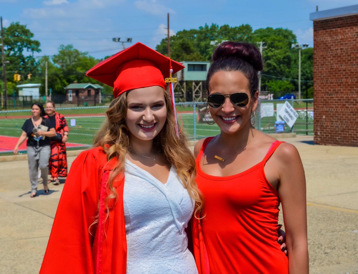 gmdammassa's tweet photo. Happy Graduation Day to this unforgettable class! Miss you all already! ❤️🖤🤍 https://t.co/azP0mTvWLc