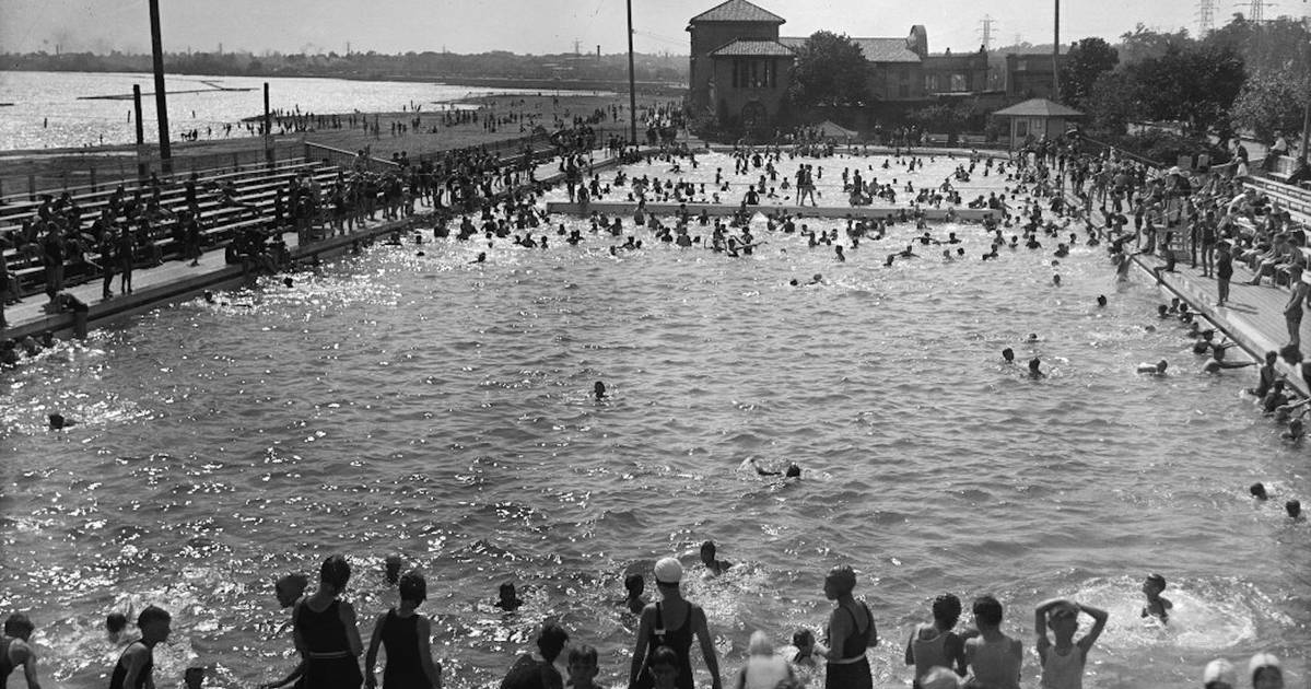 blogTO's tweet photo. The history of the iconic Sunnyside swimming pool in Toronto https://t.co/9JGEKZ6h3k #Toronto #SummerTO #TorontoHistory https://t.co/zv6G5nwP8F