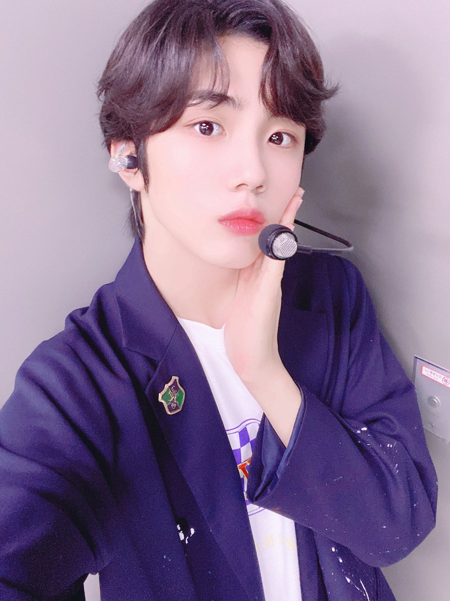CRAVITY_twt's tweet photo. 러비티🍑 드림콘서트는 재미있게 보셨나요~? 열심히 준비했어요!! 러비티의 모든 꿈들이 이루어지기를 바라요 알라뷰❤️ 잘 자용>< #성민 #드림콘서트 #알라뷰 https://t.co/d1P1a23b3K