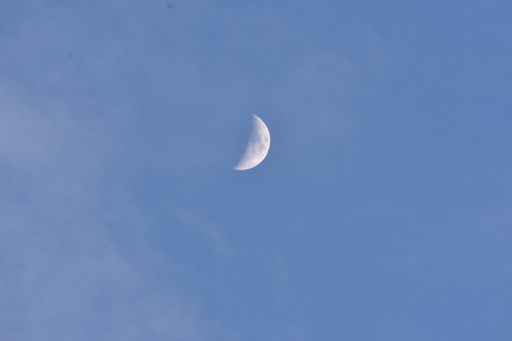 ArjunChellappa's tweet photo. #mumbailockdown2020
#fightagainstcovid19 #bestrong #beunited #HumHaarNahiMaanenge #passionaboutphotography #mnikon #D3400 #photographylover #eveningmomentcapture #moonphotography🌙 
#indianphotography #mumbaikar #moon #eveningcapture #followgovernmentguidlines #staysafe #stayhome https://t.co/MhrxFdXPAl