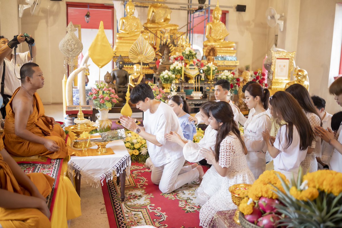 prayasuren109's tweet photo. #พิธีถวายยกฉัตรทองเก้าชั้น 
          คุณหมากปริญ สุภารัตน์ ในฐานะที่เคยอาศัยใต้ชายคาอุโบสถวัดพระยาสุเรนทร์ ภายใต้หลักธรรมคำสอนของพระศาสดา เพื่อสืบทอดพระศาสนา จึงเป็นเนื้อนาบุญนำเหล่าเพื่อนๆ และผู้จัดการ มาร่วมทำบุญครั้งใหญ่ในช่วงเข้าพรรษา https://t.co/aNZP77xWbq