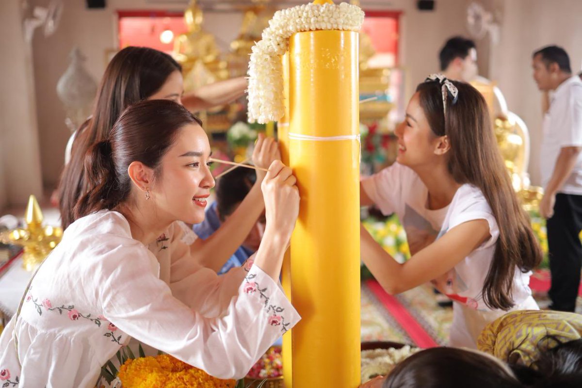 prayasuren109's tweet photo. #พิธีถวายยกฉัตรทองเก้าชั้น 
          คุณหมากปริญ สุภารัตน์ ในฐานะที่เคยอาศัยใต้ชายคาอุโบสถวัดพระยาสุเรนทร์ ภายใต้หลักธรรมคำสอนของพระศาสดา เพื่อสืบทอดพระศาสนา จึงเป็นเนื้อนาบุญนำเหล่าเพื่อนๆ และผู้จัดการ มาร่วมทำบุญครั้งใหญ่ในช่วงเข้าพรรษา https://t.co/hXOqblGhbV