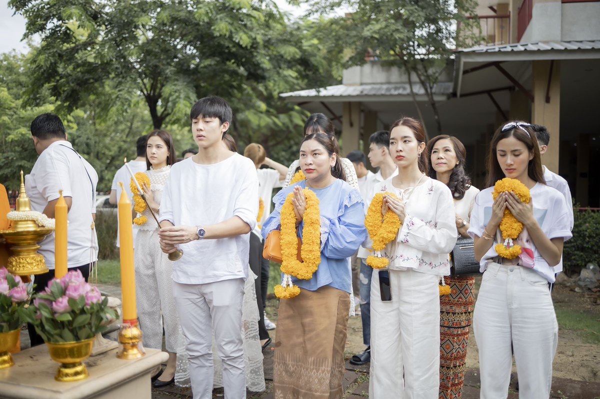 prayasuren109's tweet photo. #พิธีถวายยกฉัตรทองเก้าชั้น 
          คุณหมากปริญ สุภารัตน์ ในฐานะที่เคยอาศัยใต้ชายคาอุโบสถวัดพระยาสุเรนทร์ ภายใต้หลักธรรมคำสอนของพระศาสดา เพื่อสืบทอดพระศาสนา จึงเป็นเนื้อนาบุญนำเหล่าเพื่อนๆ และผู้จัดการ มาร่วมทำบุญครั้งใหญ่ในช่��งเข้าพรรษา https://t.co/CCG9EhcvBr