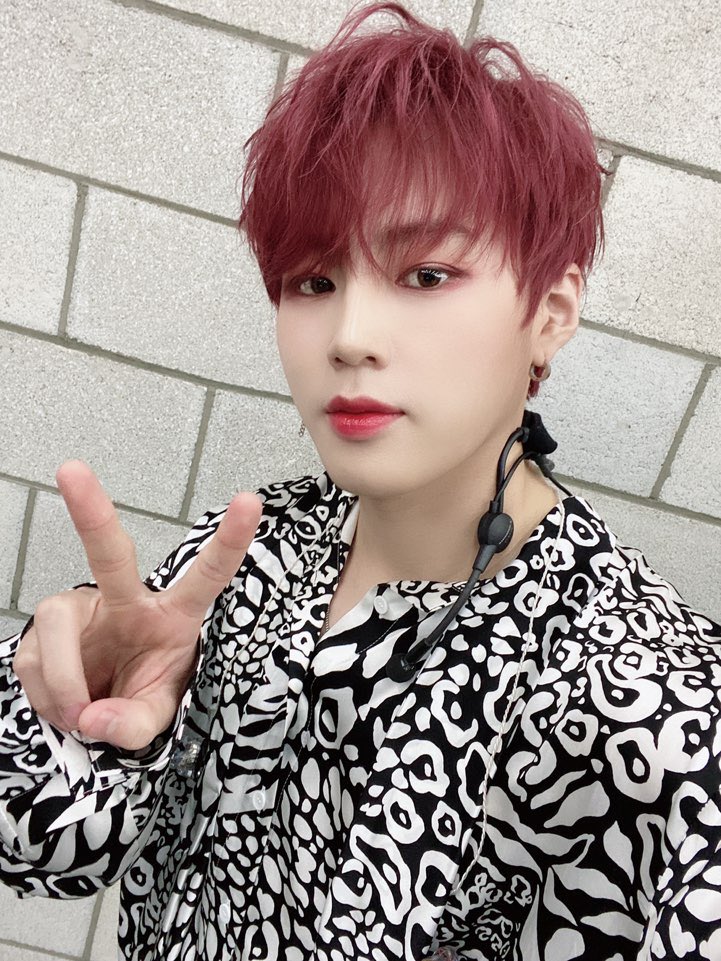 [☁]

포톡!카펫에서는 왕자님, 무대에서는 그 누구보다 빛났던 구르미😍 잘 보셨나요⁉️
구르미의 24시간 플레이리스트와 함께 힘찬 한주의 시작이 되길 바라요 하늘 💜💙💛

#하성운
#HASUNGWOON