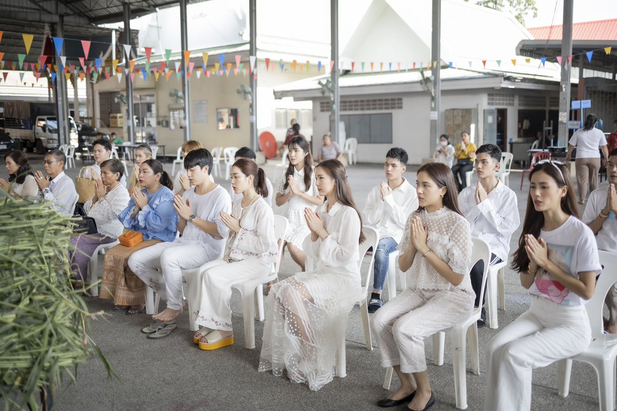 prayasuren109's tweet photo. #พิธีถวายยกฉัตรทองเก้าชั้น 
          คุณหมากปริญ สุภารัตน์ ในฐานะที่เคยอาศัยใต้ชายคาอุโบสถวัดพระยาสุเรนทร์ ภายใต้��ลักธรรมคำสอนของพระศาสดา เพื่อสืบทอดพระศาสนา จึงเป็นเนื้อนาบุญนำเหล่าเพื่อนๆ และผู้จัดการ มาร่วมทำบุญครั้งใหญ่ในช่วงเข้าพรรษา https://t.co/1Lrjv5jwVp