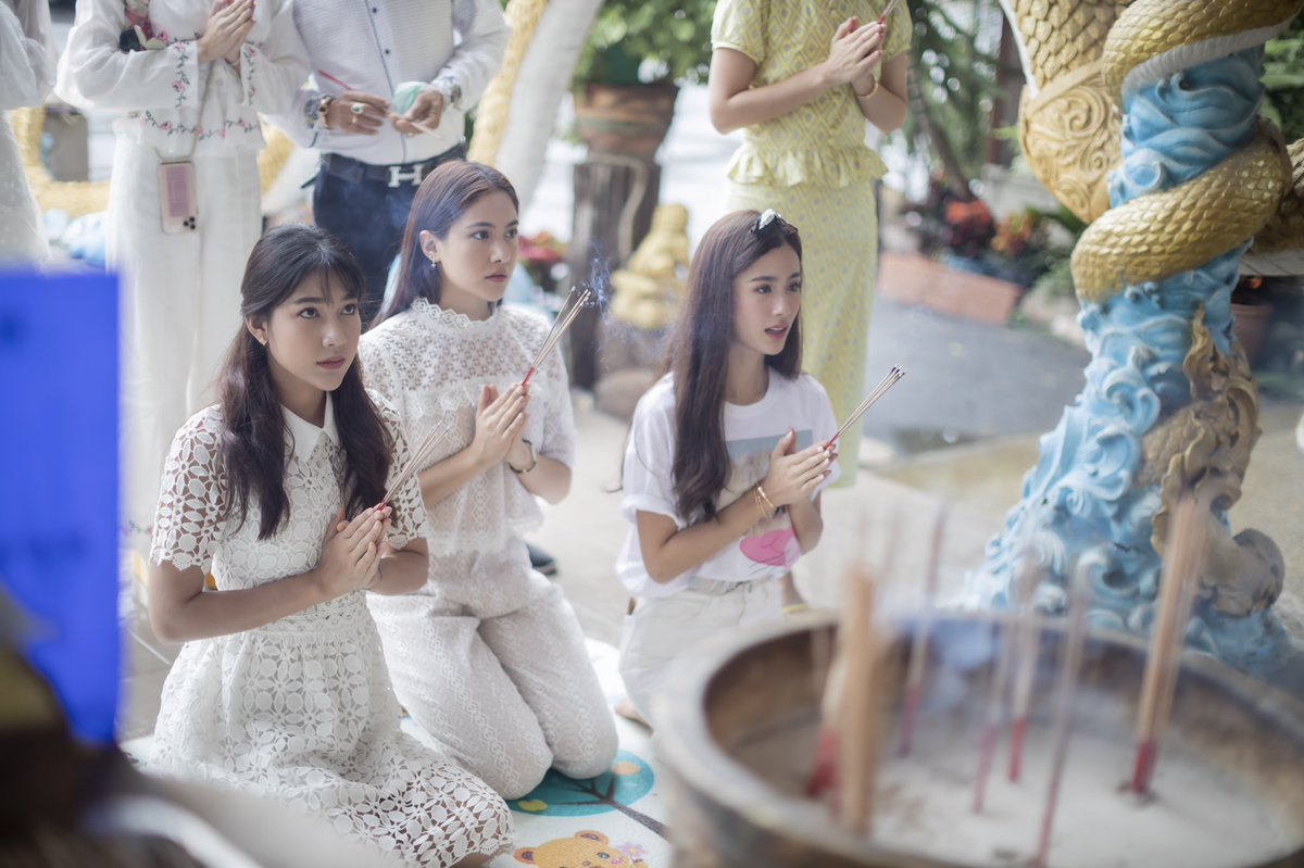 prayasuren109's tweet photo. #พิธีถวายยกฉัตรทองเก้าชั้น 
          คุณหมากปริญ สุภารัตน์ ในฐานะที่เคยอาศัยใต้ชายคาอุโบสถวัดพระยาสุเรนทร์ ภายใต้��ลักธรรมคำสอนของพระศาสดา เพื่อสืบทอดพระศาสนา จึงเป็นเนื้อนาบุญนำเหล่าเพื่อนๆ และผู้จัดการ มาร่วมทำบุญครั้งใหญ่ในช่วงเข้าพรรษา https://t.co/1Lrjv5jwVp