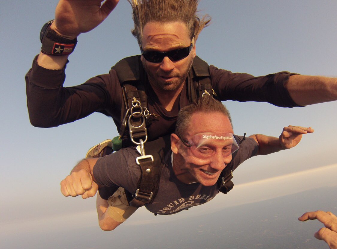 ChipH207's tweet photo. Keep smiling... even when you’re falling back to earth at 180 mph. 🇺🇸
#imwithchip https://t.co/TwmcJwWek8
