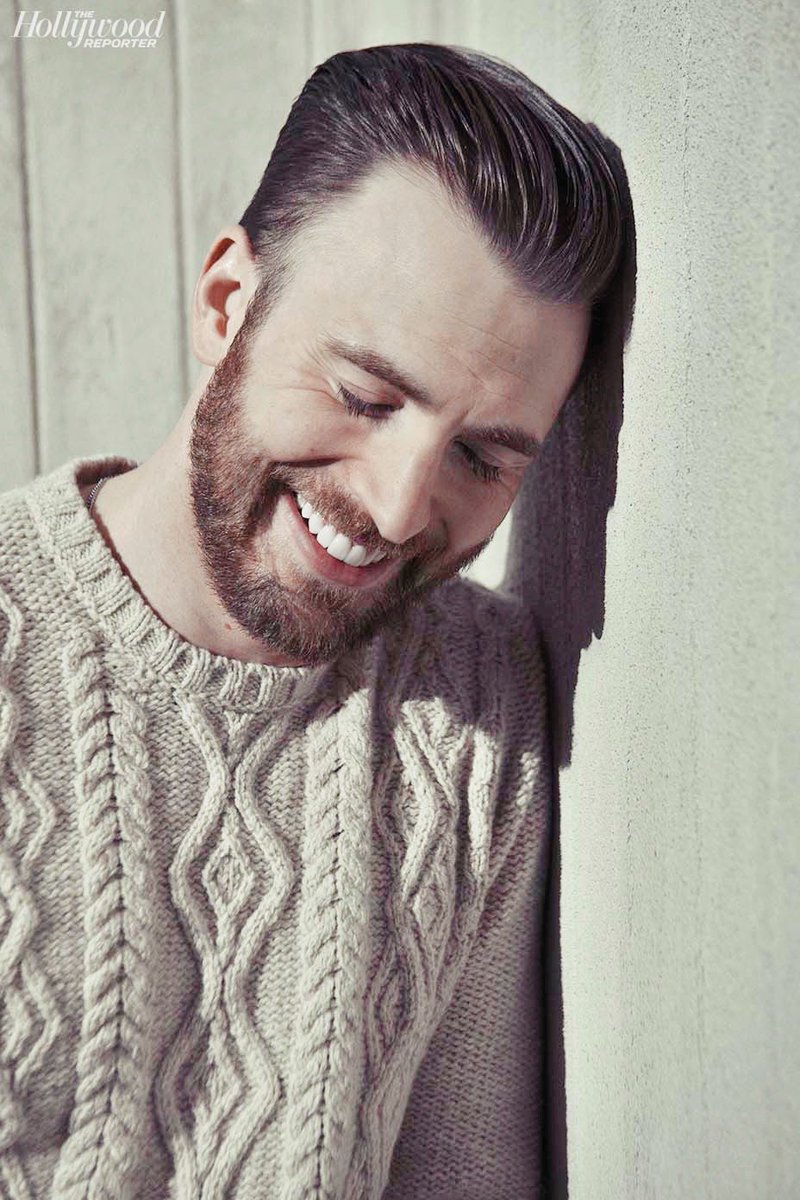 evanschain's tweet photo. soooo bearded chris evans in a sweater or clean shaven chris evans in a sweater? ✨ https://t.co/BN7ocNhTGz