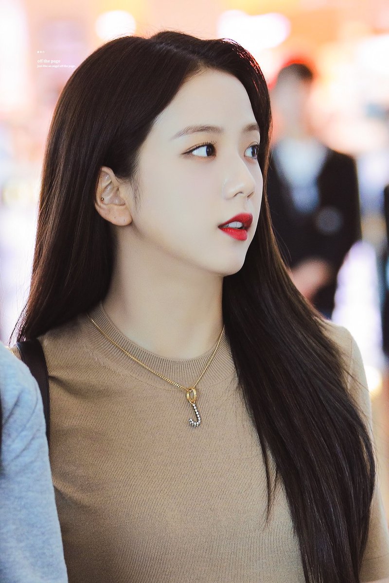 She deserves so much more #JISOO 
#YG_TreatJisooBetter <a href="/ygent_official/">YG FAMILY</a> @yg_stage @THEBLACKLABEL_ <a href="/YGJAPANofficial/">YG JAPAN OFFICIAL</a> <a href="/ygentusa/">YG Entertainment USA</a> <a href="/ygofficialblink/">BLACKPINK GLOBAL BLINK</a> <a href="/BLACKPINK/">BLACKPINKOFFICIAL</a>