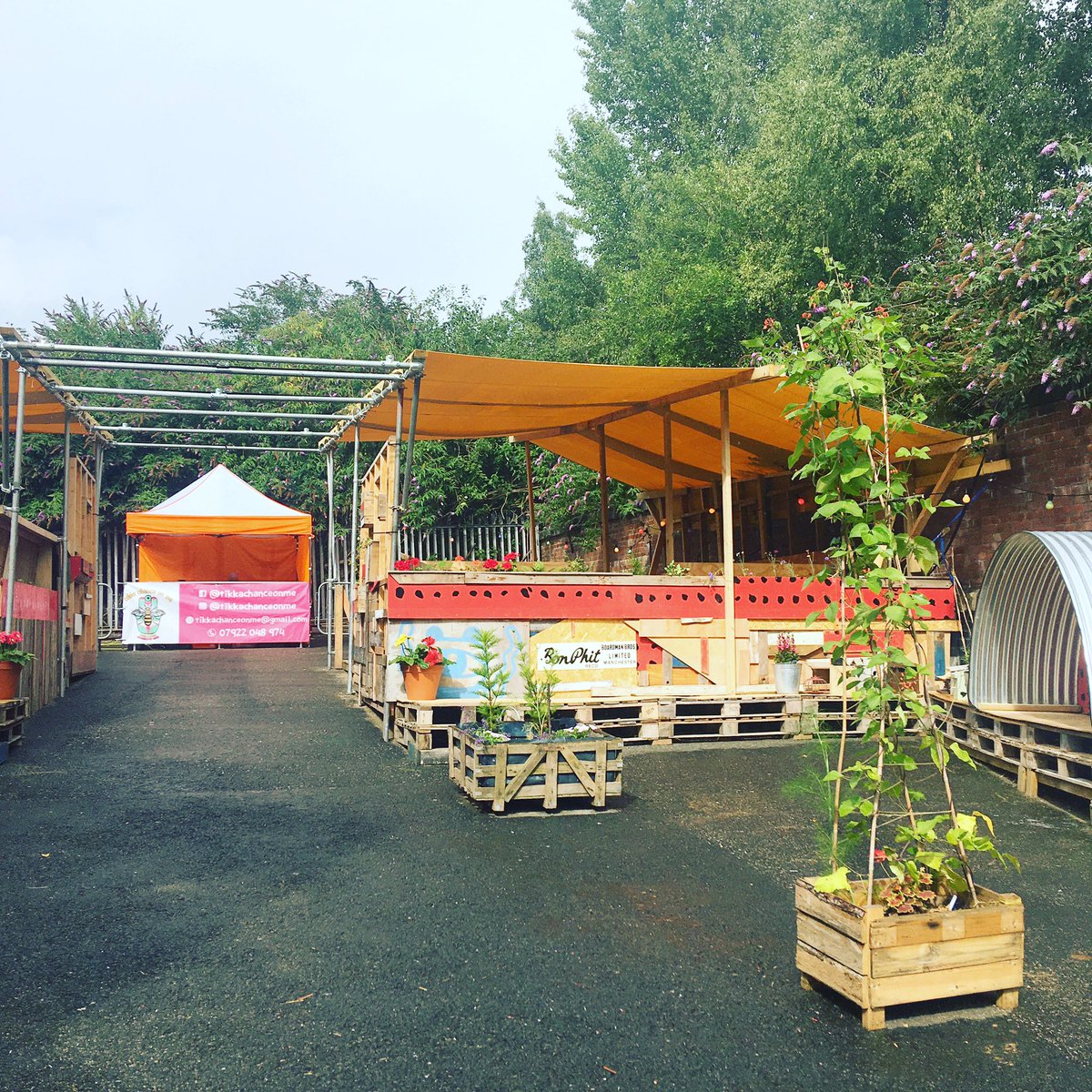 GRUBMCR's tweet photo. #GRUpdate WE’VE BEEN VERY BUSY. SO SORRY BUT WE HAVE FOOD SHORTAGES. @yesdoughnuts & GF PIE CO sold out. SABABICH down to hummus and pittas. @Shakahara1 still going strong. Massive apologies we’ve been 50% busier than last week so took us by surprise! https://t.co/AzHq7P9Yf2