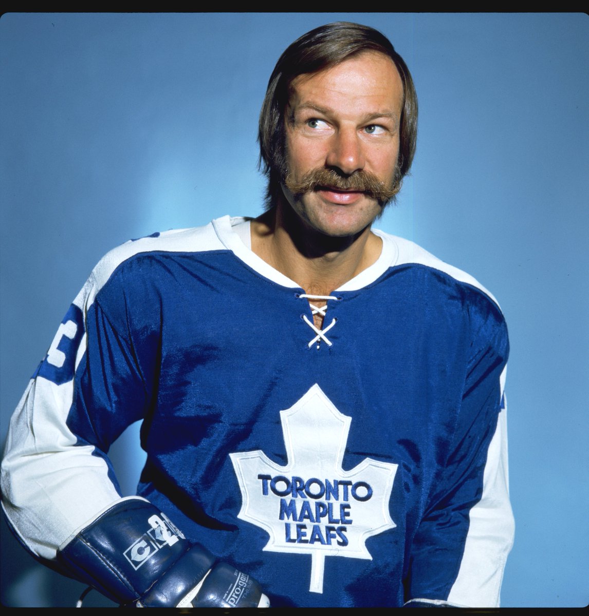 LeafsAlumni's tweet photo. The @LeafsAlumni are saddened to learn of Eddie Shack's passing last night. 

Eddie spent 9 seasons with the @MapleLeafs and was a member of four Stanley Cup Championship winning teams in 1962, 1963, 1964 &amp; 1967. 

Our thoughts are with his family #TheEntertainer #TMLA https://t.co/09CmJ9qfR0