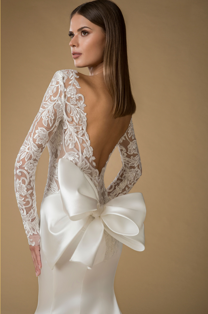 pninatornai's tweet photo. It's all about the big beautiful bow when it comes to 2021 #LOVEbyPninaTornai #Style14858!
Collection available @KleinfeldBridal
Photo: Dvir Kahlon
Makeup: Ortal Elimeleh
Hair: Benjamin Ruimi https://t.co/B3DE5JqfCx