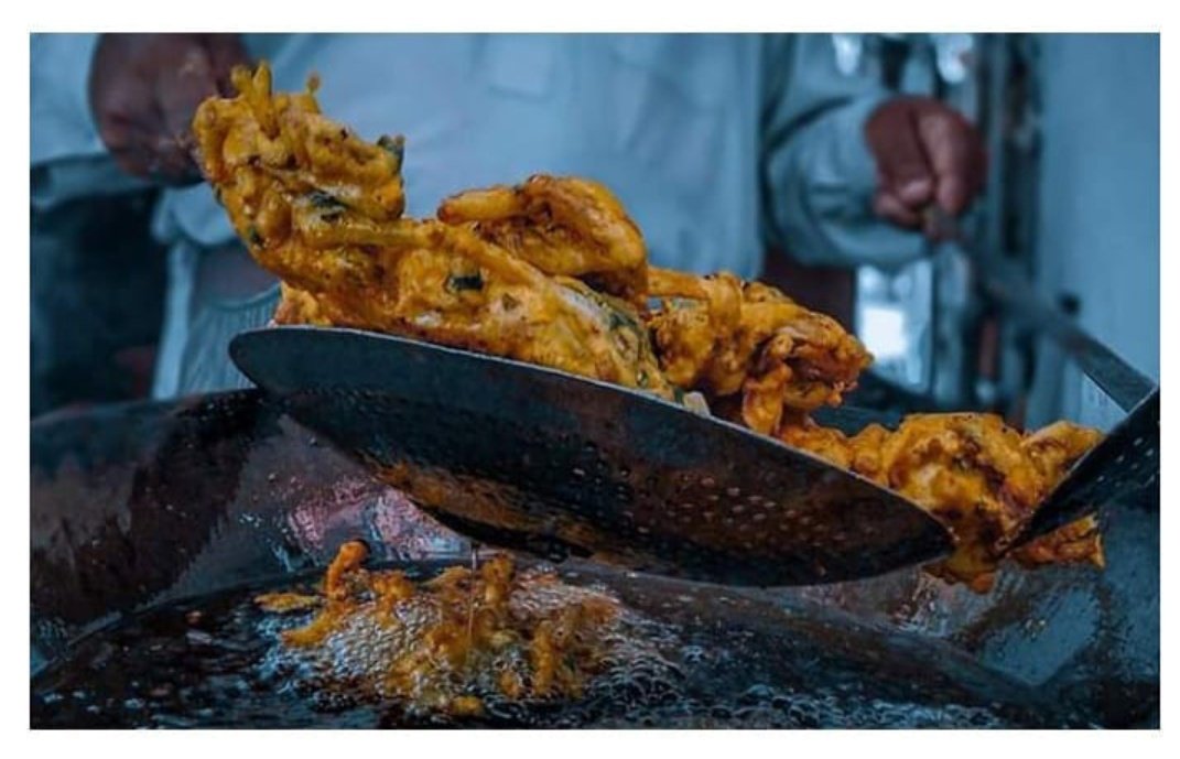 zeshanxafar1's tweet photo. #BaRish 🌦️🌧️ #Samosay #PakoRay #Alu ka #Paratha + #Chai 😍🥰🔥
Aye Haye Maza A Jaye 💖
#Karachi #Rain #karachirain #KarachiWeather #Pakistan https://t.co/IbGJeqidUu