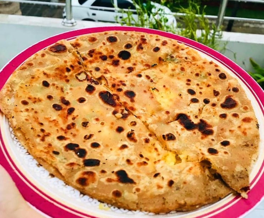 zeshanxafar1's tweet photo. #BaRish 🌦️🌧️ #Samosay #PakoRay #Alu ka #Paratha + #Chai 😍🥰🔥
Aye Haye Maza A Jaye 💖
#Karachi #Rain #karachirain #KarachiWeather #Pakistan https://t.co/IbGJeqidUu