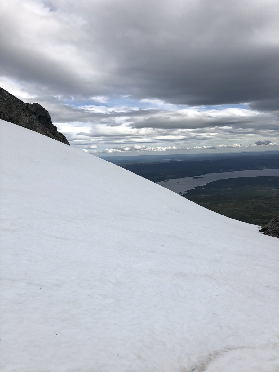 NSBARE's tweet photo. Hike ner från toppen idag, djupt med snö kvar på fjället på sina ställen #led215 #Åre https://t.co/R6A2tnBkZi