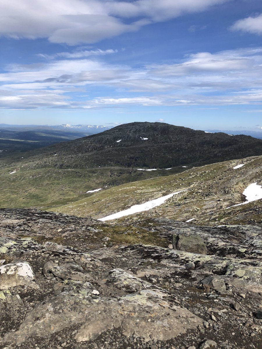 NSBARE's tweet photo. Hike ner från toppen idag, djupt med snö kvar på fjället på sina ställen #led215 #Åre https://t.co/R6A2tnBkZi