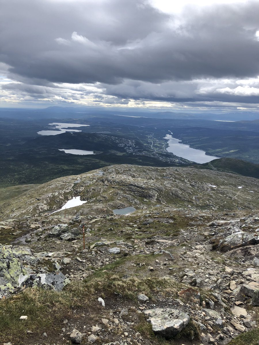 NSBARE's tweet photo. Hike ner från toppen idag, djupt med snö kvar på fjället på sina ställen #led215 #Åre https://t.co/R6A2tnBkZi