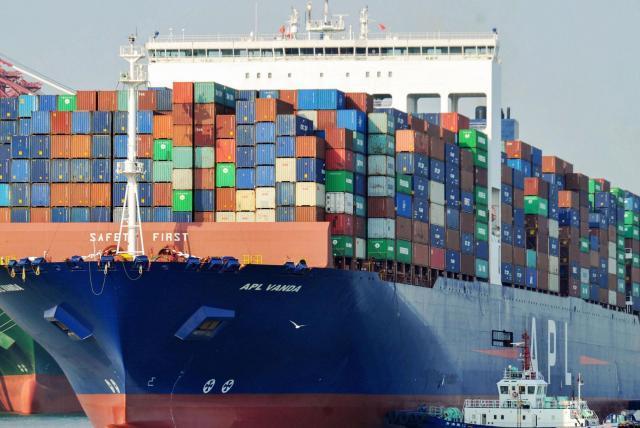 Portafolioco's tweet photo. El Gobierno presentó 'Adelante con Confianza', un plan para la reactivación económica del país que impacta el comercio exterior, la inversión extranjera, el desarrollo empresarial y el turismo.

Amplíe aquí la información 👉 https://t.co/XyyDMFqPED https://t.co/2G8GNYIr2e