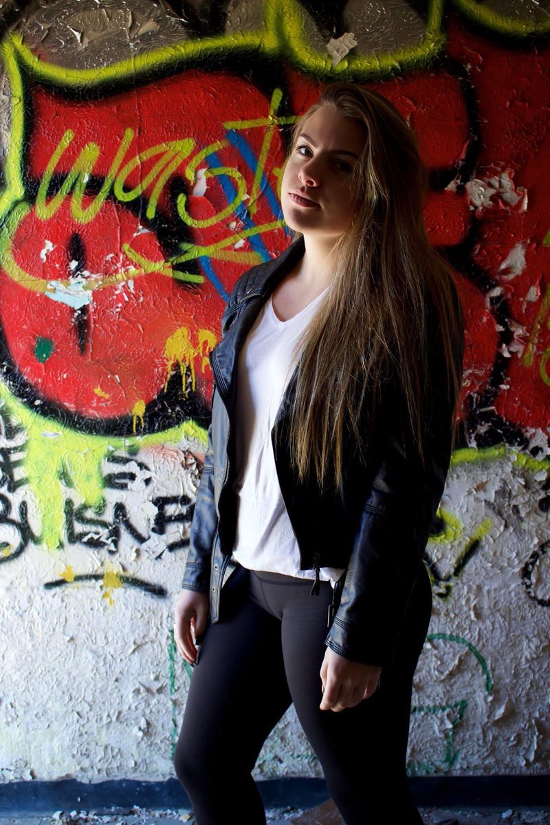 notnotjamie's tweet photo. first photos I took of brooke versus the most recent ones #glowup ✨📸 https://t.co/PWXetZmBhk