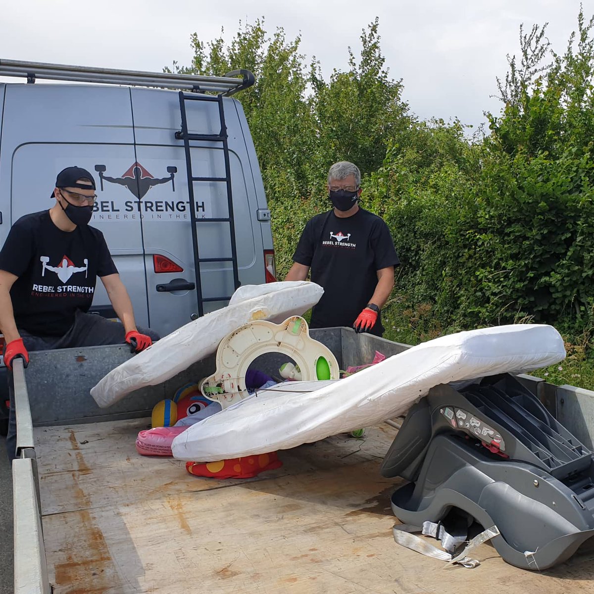 Don't be a 'tosser'... Our Rebel Strength team helping to clear up fly tipping in our local community.
Keeping our town safe & clean! 
#unitedagainstlitter #DontBeATosser #greatdunmow #community #rebelstrength