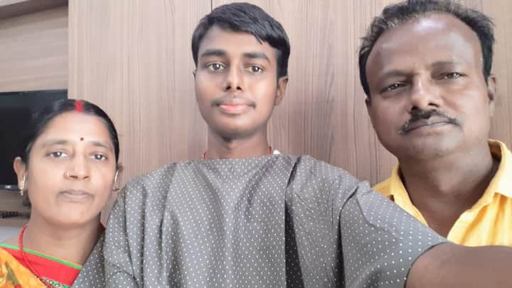 Santosh_Mahto1's tweet photo. @HemantSorenJMM @BannaGupta76 @dc_dhanbad धनबाद के प्रदीप कुमार वर्णवाल का 18 वर्षीय पुत्र अनूप कुमार गंभीर बीमारी से पीड़ित है,जिसके इलाज में आर्थिक समस्या उत्पन्न हो रही है। कृपया मुख्यमंत्री गम्भीर बीमारी योजना के तहत मदद करके नव जीवन प्रदान करें।🙏🏻🙏🏻 #Contact_No : 9835466196 https://t.co/PoXOwoJ68H
