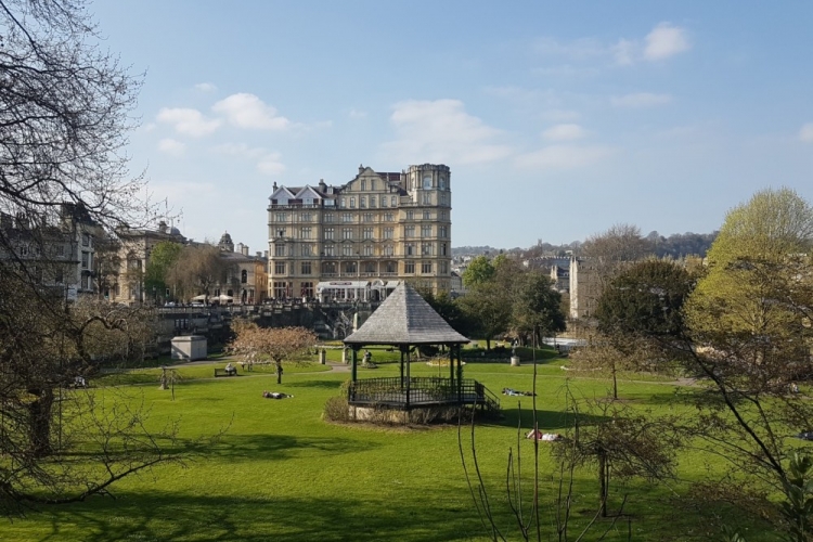 VisitBath's tweet photo. Did you know that July is National Picnic Month? 🥪
Celebrate by packing some tasty treats and enjoying them at one of Bath's wonderful parks and gardens. 🌳 > https://t.co/8BSnxOpm0b https://t.co/kNBMwbDRXT