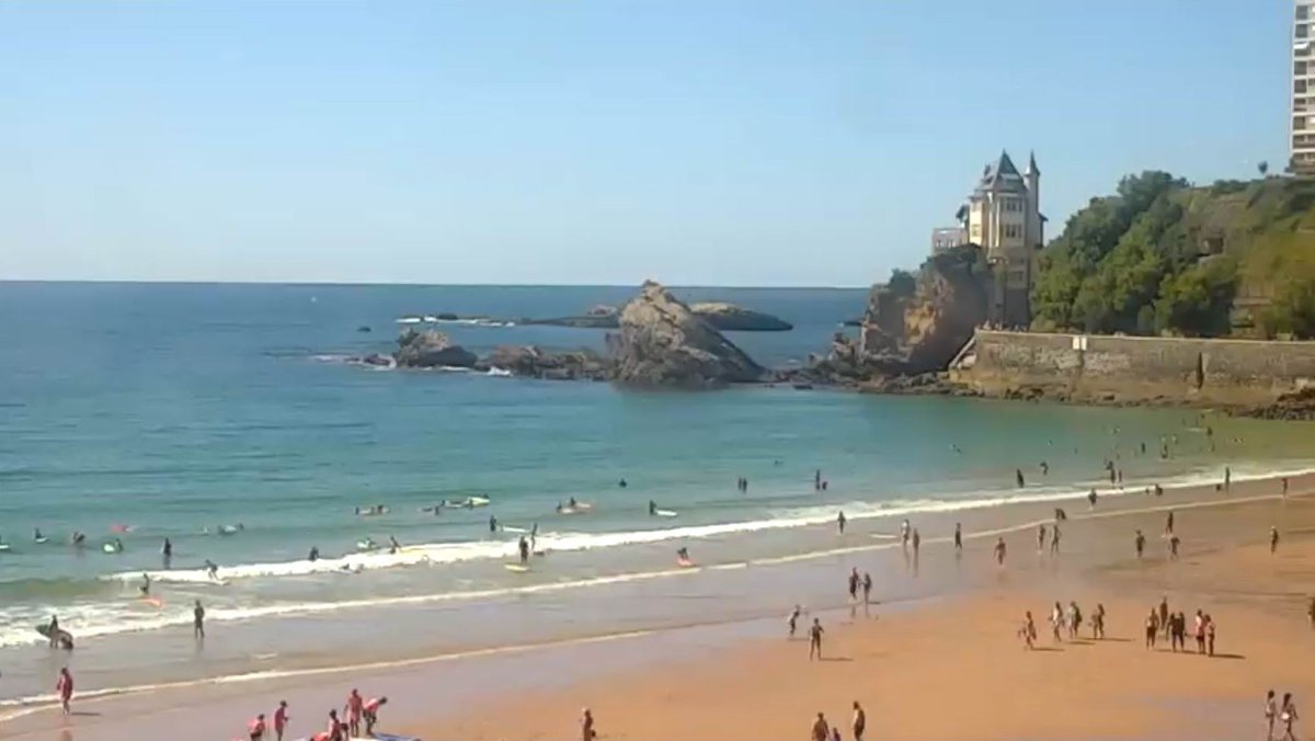 piconlemovice's tweet image. n'y a t-il pas escroquerie, sur les conditions de #Surf en été  à #Biarritz #cotedesbasque, ici une capture d'écran du  25 et 26/07/2020 à 17h.09