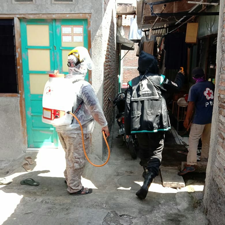 DavidWidyatmojo's tweet photo. In game i fight for stop #oripathy 
In real life i fight for stop #COVID19 

This is my #rhodesIsland spirit for save more lives as #doktah 

Under #indonesianredcross in #humanitarian mission 

#Arknights #明日方舟 #アークナイツ https://t.co/jauCwoY0ki