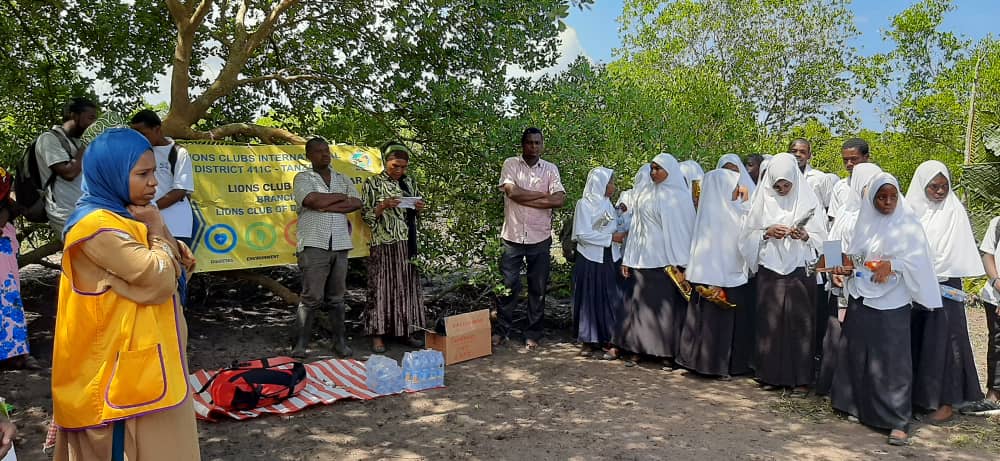 Robbie__West's tweet photo. Today is international #MangroveDay so I am sharing with you some pictures of the incredible work my host father in Zanzibar's NGO @zaveco1 does to protect Zanzibar and the climate. Read more about how mangroves can protect the climate at https://t.co/a3dpzaAxU7. https://t.co/cTnlH49wLG