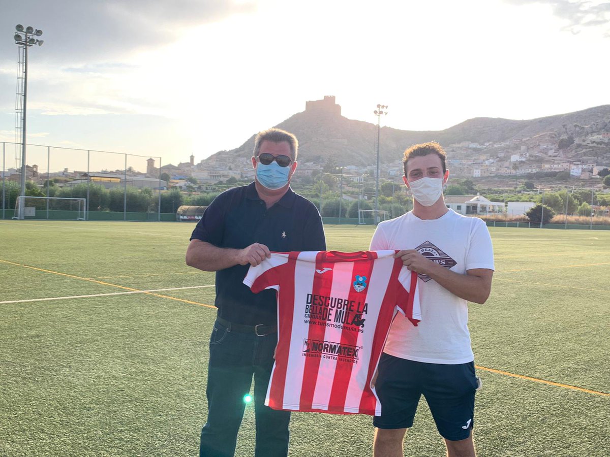 Primer Equipo ⚽
📸🔊 Tenemos la suerte de seguir contando con un portero estupendo , que decide apostar por el proyecto de <a href="/LUISANTONIOFRA4/">LUIS FRANCO</a> , se trata de Cristóbal. Seguro que nuestra portería estará a buen recaudo . 
#Gracias
#EstebanSigueConNosotros
#VamosMuleño