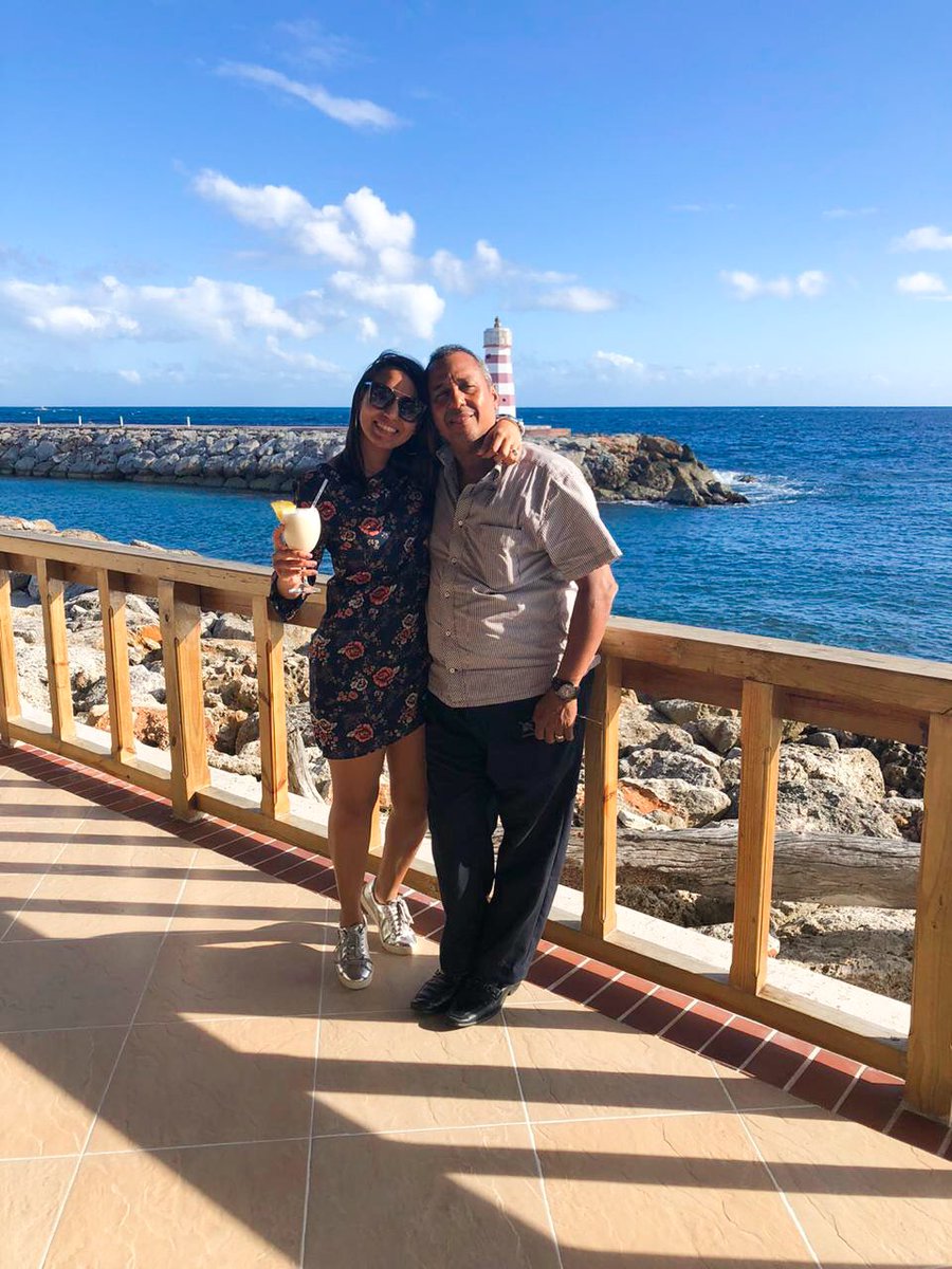 Laura_Grey's tweet photo. ¡Felicidades papi! Te amo, te amamos, te amaremos siempre.👨🏻♾❤️❤️❤️❤️ (4 corazones por sus 4 hijas 😁) #FelizDíaDelPadre #PapiGrey @PaolaGreyR @JulyGr8 @MariGReyes https://t.co/EsB3l24G0L