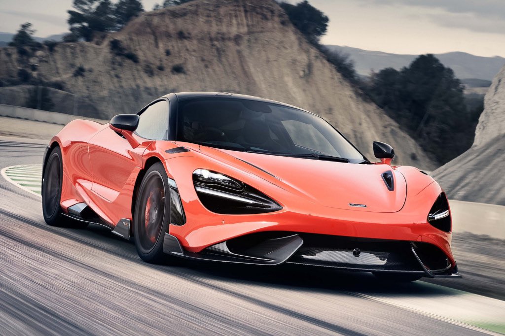ApexCarMedia's tweet photo. New Mclaren 765LT! What do you guys think of the crazy exhaust and carbon fiber adjustable wing?

Specs:
4.0L Twin Turbo V8
755 Horsepower and 598 lb-ft of torque 
0-60 in 2.7 seconds
Top speed of 205 MPH/330 KPH

#Mclaren #Mclaren765LT #765LT #HyperCar #SuperCar  #ACM https://t.co/dxyZM9w4mQ