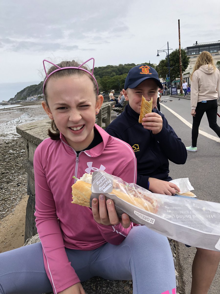nerys_randell's tweet photo. Lovely couple of hours having a  change of scenery in Mumbles. Something different to Dafen Park! 🤣 https://t.co/I292mwwf4P