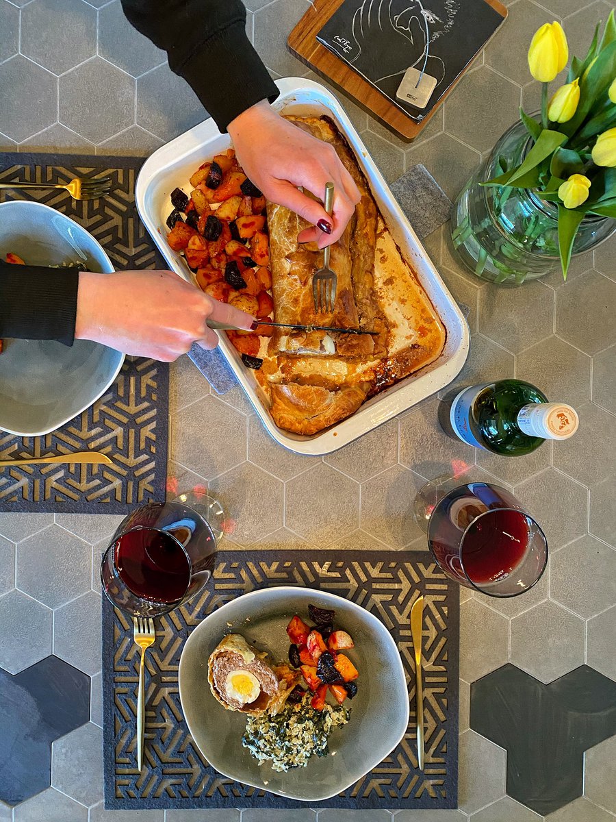Sunday feast 😋🍽 #SundayLunch #cooking #wine

Meatloaf Wellington recipe by <a href="/BegumNadiya/">Nadiya Jamir Hussain</a>