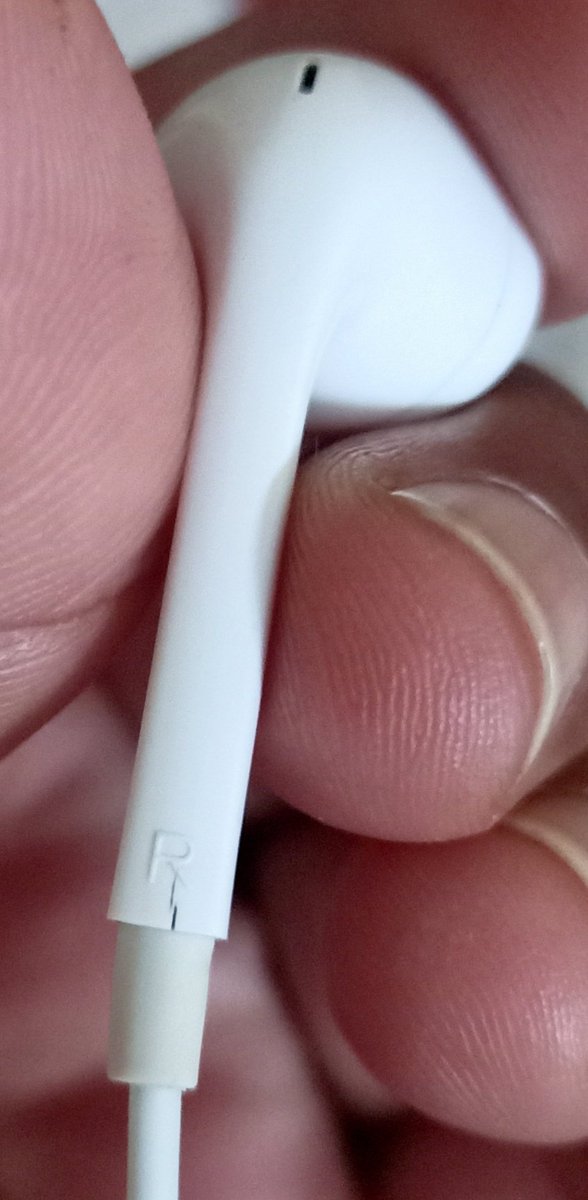 souravk58's tweet photo. @OPPOCareIN @parwani_yash @oppomobileindia #India 
Dear all indian peoples please don't buy oppo products oppo don't know how to make great products see my hand free 4 months old
Please Don't buy #OPPO https://t.co/EI1I1RBlDs