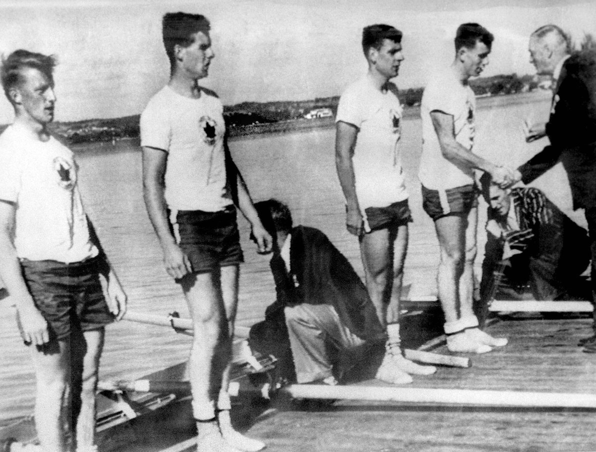 𝙂𝙤𝙞𝙣𝙜 𝙛𝙤𝙧 𝙂𝙊𝙇𝘿 🌟 Canada’s 🇨🇦 first ever Olympic rowing gold medal 🥇 was won at the 1956 Games in Melbourne by the M4- crew of Archibald MacKinnon, Lorne Loomer, Walter D’Hondt and Donald Arnold 💯

📸: CP Photo / <a href="/TeamCanada/">Team Canada</a>