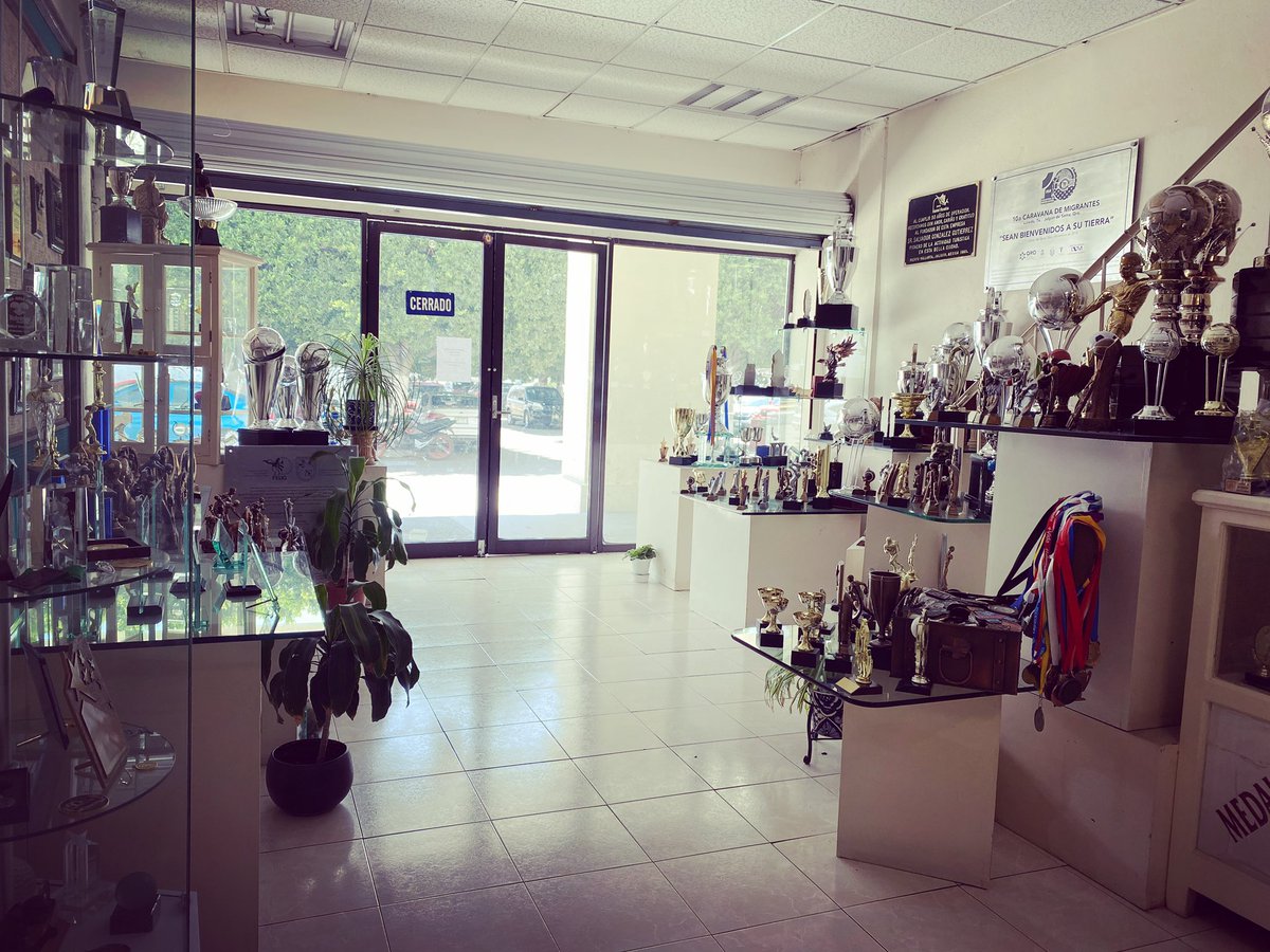 TROFIMUNDO's tweet photo. Un mundo de trofeos... #quedateencasa #quédateencasa #stayathome  #stayhome #covid_19 #covıd19 #contingencia  #trofimundo #trofidades #unmundodetrofeos #trofimundosobrediseño #medallastrofimundo #trofimundocelaya18 #trofimundosjr #trofimundoconstituyentes #trofimundo29 https://t.co/8YAKo24yIk