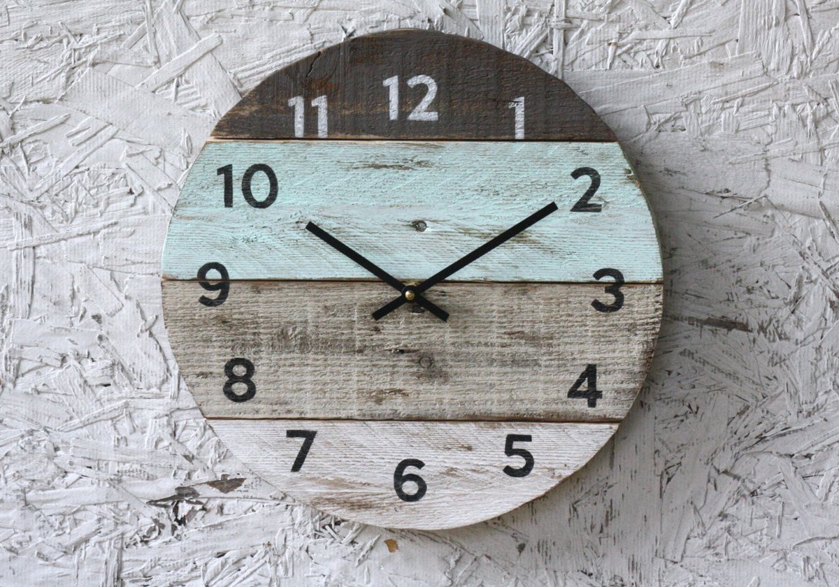 MuttiDahl's tweet photo. Really love this, from the Etsy shop terrafirma79. https://t.co/qYX6kTMfKr #etsy #wallclock #clock #palletclock #beachclock #coastaldecor #roundclock #seagreen #woodwallclock #beachhouseclock https://t.co/JdEr2AqjQA
