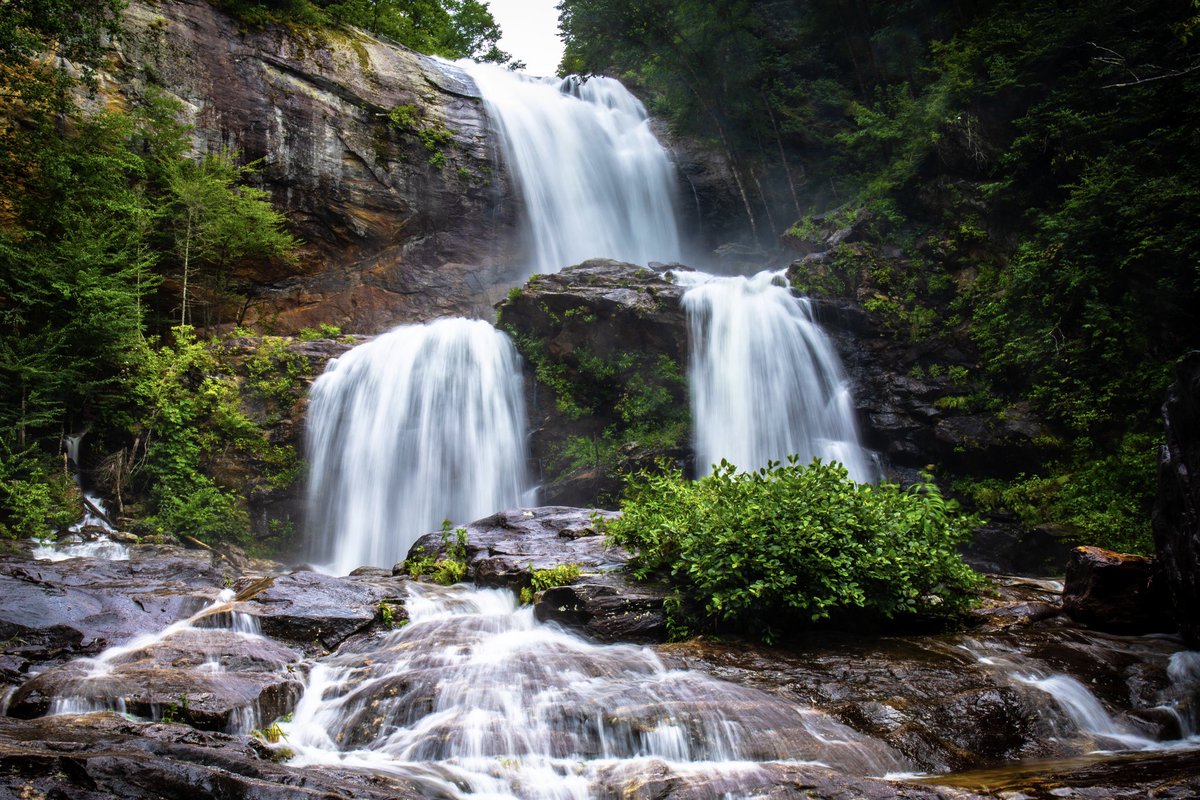 Brian_Murphy_'s tweet photo. “A waterfall is concerned only with being itself, not with doing something it considers waterfall-like.” – Vernon Howard

#Waterfalls | #ExploreNC | #BlueRidgeMountains | #ThePhotoHour | #MyCanonStory 📸 https://t.co/idXtsTw1i4
