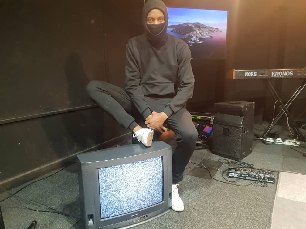 iamjohncole's tweet photo. I am in stitches 😂😂😂😂
@SHEMATV1 dropped a raving review on our latest performance on the Zex Manatsa Family Show which featured yours truly 😎 and colenation band. 

https://t.co/kXZ4FW5bN6

You need to hear it for yourself its too much sauce. Click the link above. https://t.co/YrvxbtuH1p