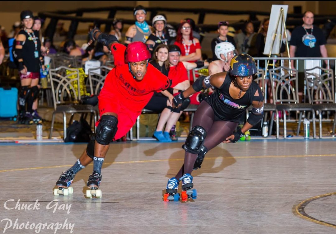 MrNeato's tweet photo. @mester_mark @LynetteRomero @libertechan I love Roller Derby, and in 2018, took this picture at an annual event called #Rollercon and photographed Olympic Speed Skater, Erin Jackson doing the Olympic Stride with Stephen Carter. #ErinJackson #Rollomite #KTLATalkToUs https://t.co/jDxMzM1XEP