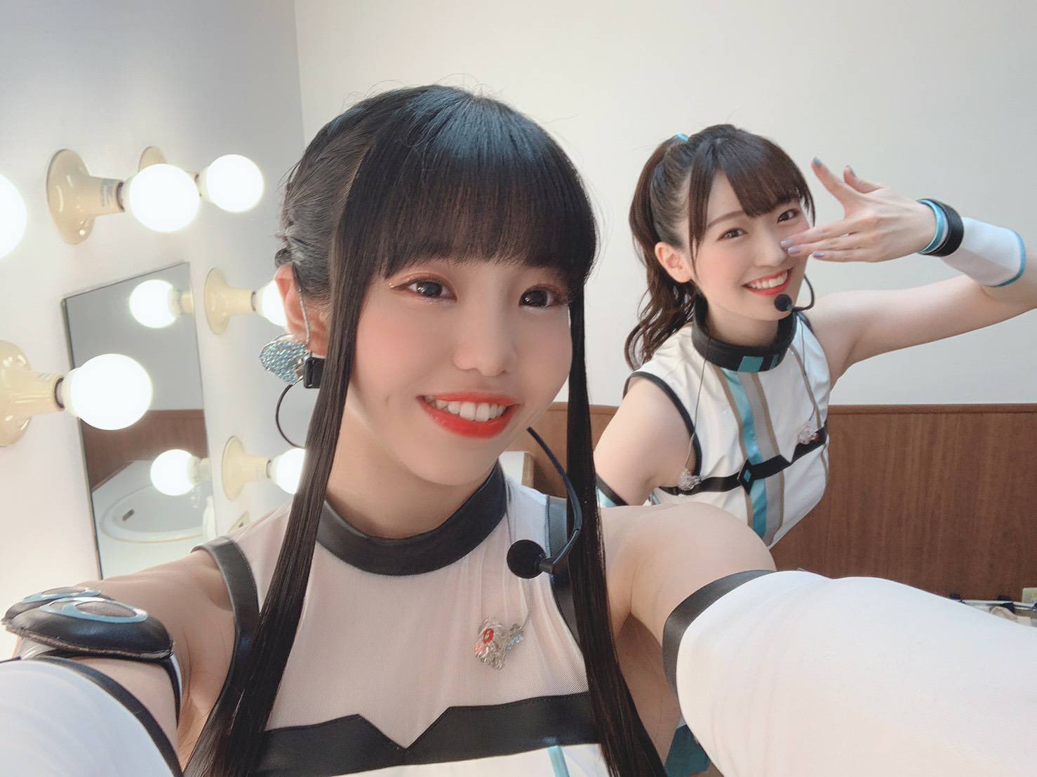 توییتر 佐藤日向 در توییتر カバー曲はシドニア以外 自分達でフォーメーションや 構成を考えているんですが あみちゃんがいつも かっこいい フォーメーションをつけてくれて Photon Maidenの 魅せる という部分が成り立っています 早くダンスのキレが追いつきたい