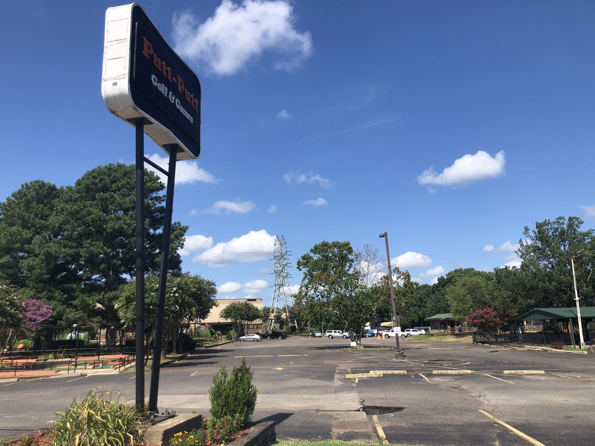 JerritaP_OnTv's tweet photo. It was pure chaos at the Putt Putt Fun Center Saturday evening. Fireworks were thrown, plexiglas was broken when the business decided to close-up shop b/c of overcrowding. @3onyourside spoke to the General Mgr. and putt putt patrons. Hear what they have to say tonight. #CalmNow https://t.co/qxJ7QUZqjv